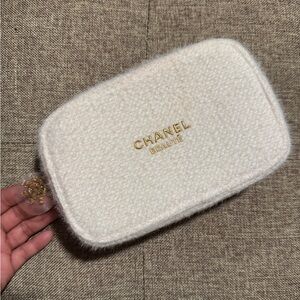 CHANEL Beauté Soft White Pouch